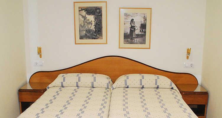 Hostal La Barretina Figueres  Quarto foto